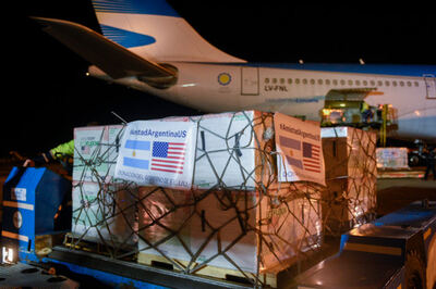 Llegaron 3.500.000 vacunas de Moderna donadas por los Estados Unidos