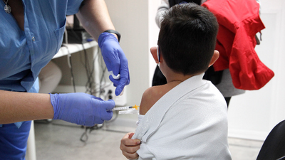 Aplicarán la dosis de refuerzo contra el COVID-19 a chicos de 5 a 11 años