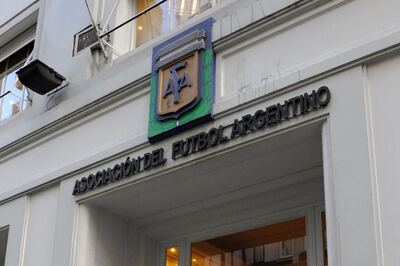 La AFA endurece restricciones y controles por la gran cantidad de casos en el fútbol