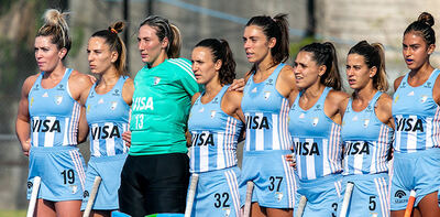 Las Leonas saludaron al equipo de hockey de la UNLP