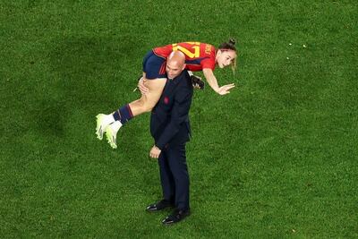 Rubiales no renuncia y el fútbol español estalla: enérgico repudio de figuras y polémica frase de Luis Enrique