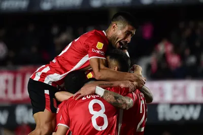Estudiantes derrotó 2 a 0 a Riestra en La Plata