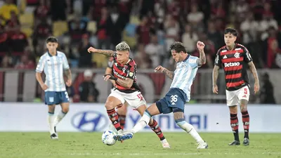 A Racing se le escapó sobre el final contra Flamengo y quedó obligado a ganar en Avellaneda