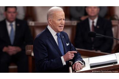 Biden prohibió las importaciones de vodka y caviar rusos por la invasión a Ucrania