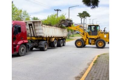 Villa Gesell: Se realizaron tareas de limpieza en el Paseo 104
