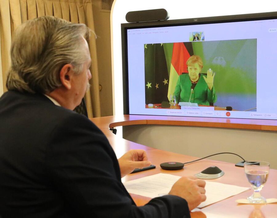 Angela Merkel se comprometió a seguir apoyando a la Argentina