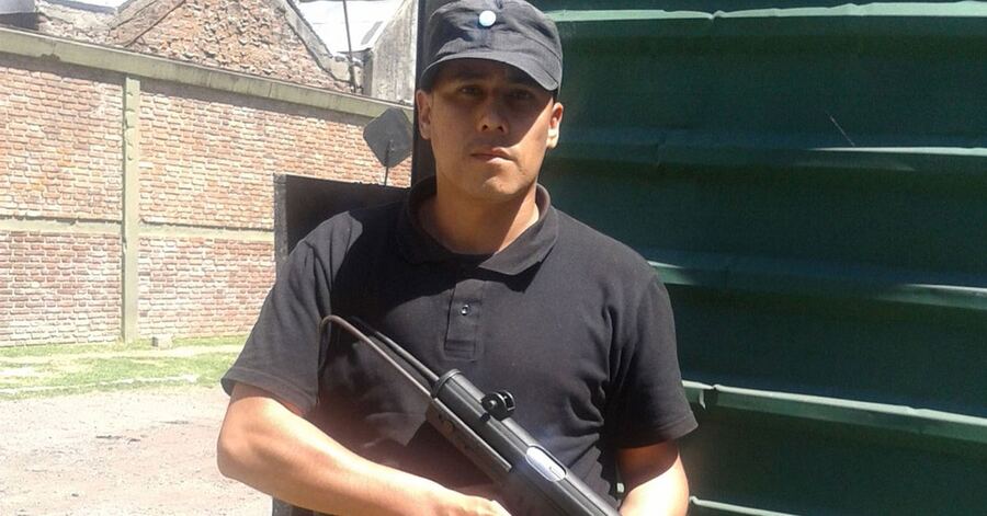 Un policía acusado de matar a su hija de seis años de un disparo