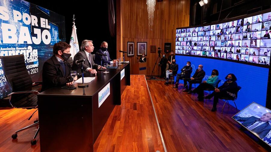 Alberto Fernández: “Nos vamos a poner de pie porque vamos a vencer a la pandemia todos unidos"