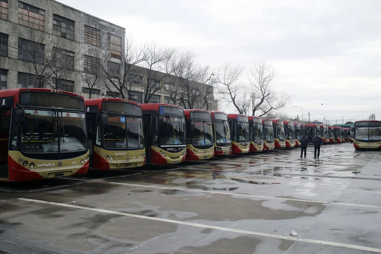 La UTA levantó el paro de micros previsto para hoy