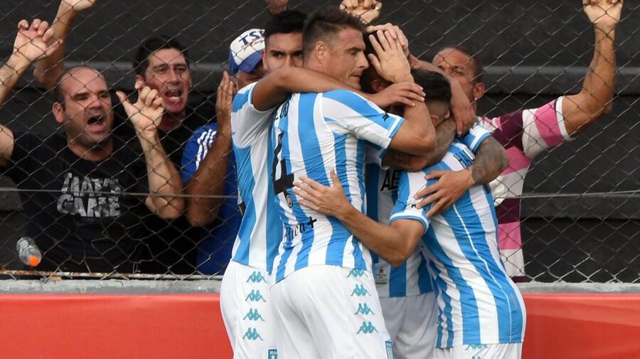 No para de ganar: Racing venció a Patronato y la "Gagoneta" sigue su buen andar