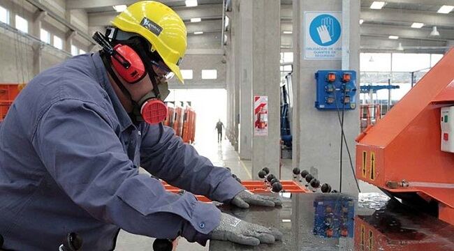 Las ventas minoristas cayeron 0,1% en marzo y acumulan una baja del 0,4% en el primer trimestre