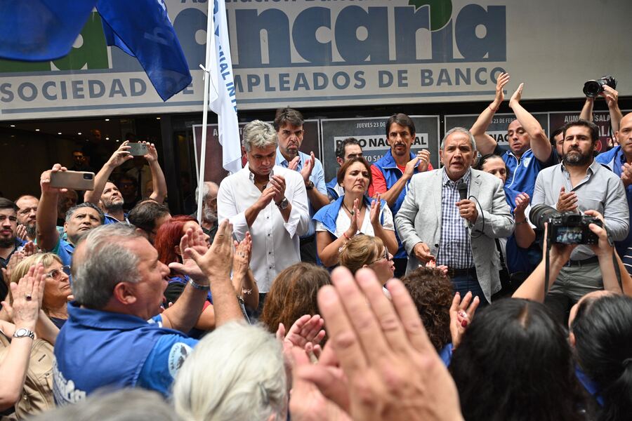 Paritaria Bancarios: El salario mínimo para los trabajadores del sector será de 904 mil pesos