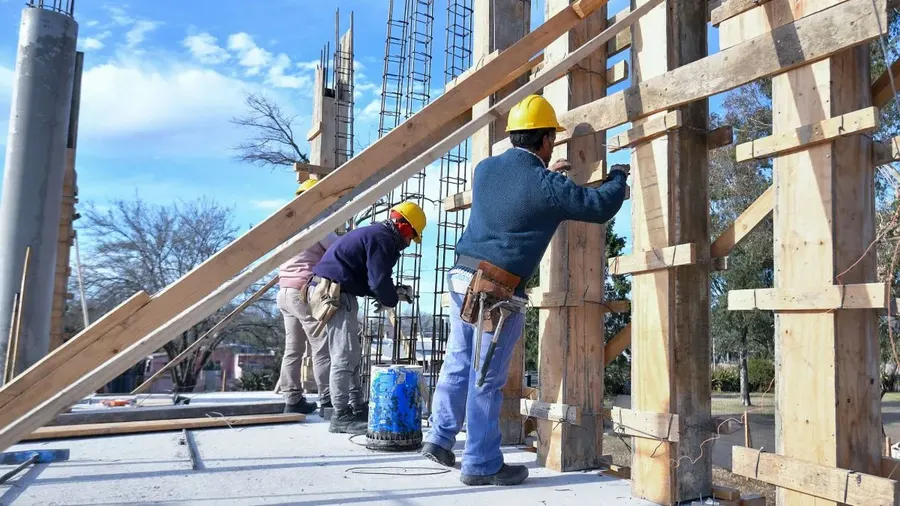 La actividad industrial y la construcción tuvieron una fuerte caída en marzo