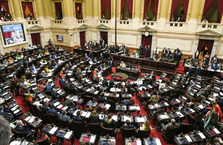 Nuevo aumento: Los senadores cobrarán 9 millones por mes