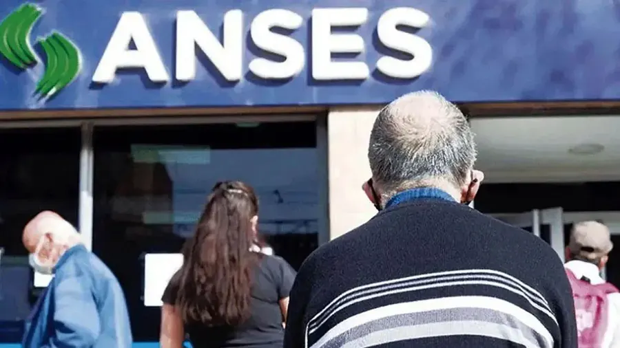 Oficializan el aumento a jubilados para junio: La mínima supera los $400.000 junto con un nuevo bono