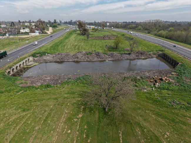 Ituzaingó: La Provincia inicia trabajos de limpieza en el Arroyo Quiroga