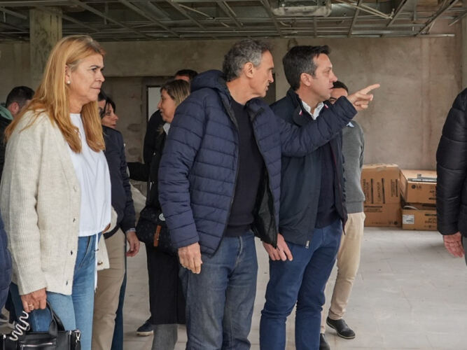 Necochea: Katopodis recorrió las obras de la Casa de la Provincia
