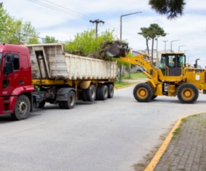 Villa Gesell: Se realizaron tareas de limpieza en el Paseo 104