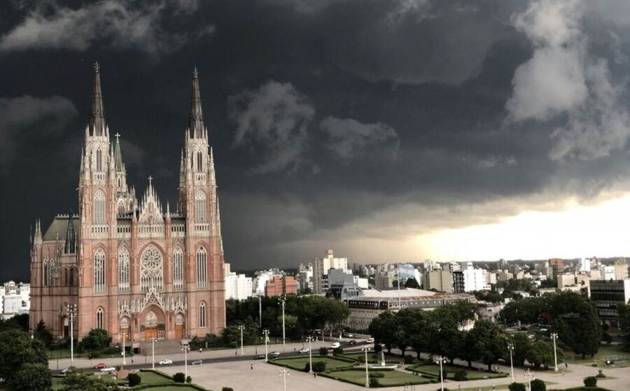 La Plata: Se encuentra vigente el nivel de alerta "naranja" por tormentas