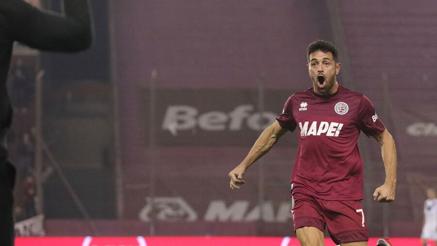 Lautaro Acosta se enojó con el arbitraje de Darío Herrera en Lanús - River