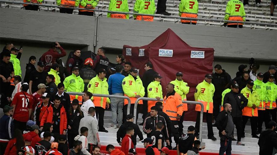 Tragedia en el Monumental: la muerte de un hincha generó la suspensión del partido entre River y Defensa y Justicia