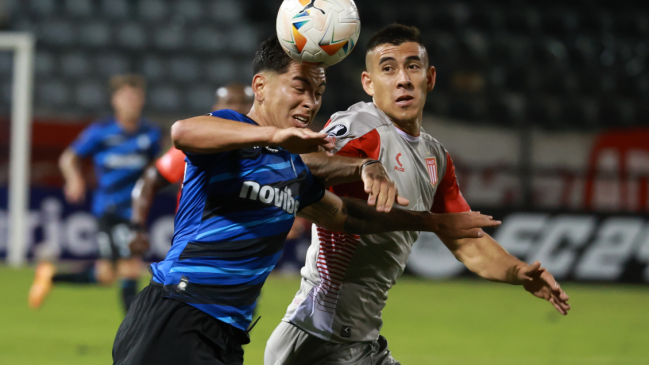 Estudiantes no aguantó y casi lo pierde en el final, pero se llevó un empate de Chile