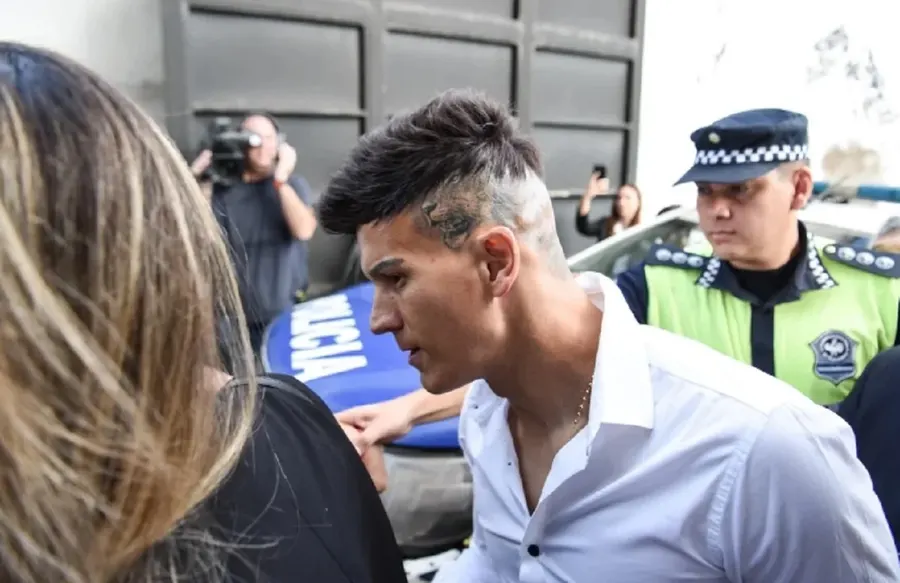 Vélez le rescindió el contrato a Sebastián Sosa en medio del escándalo por abuso sexual
