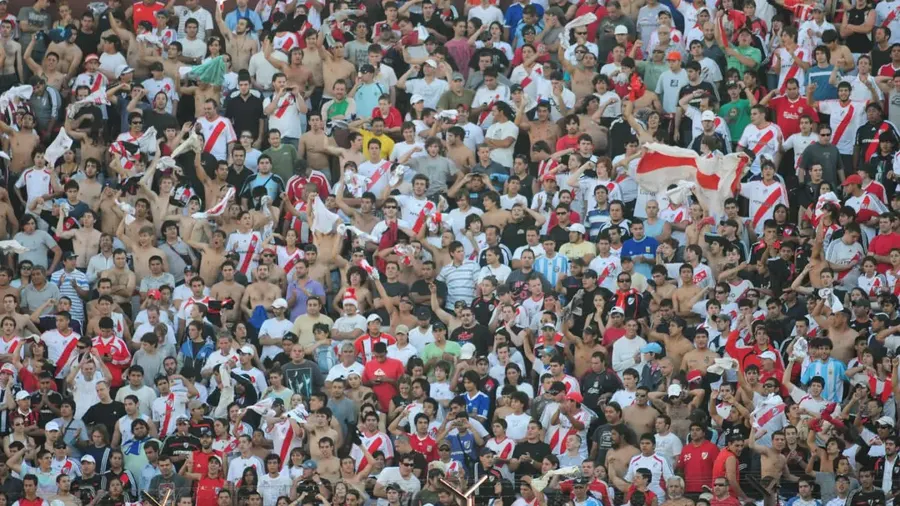 River podría llevar visitantes ante Lanús: se espera la confirmación oficial
